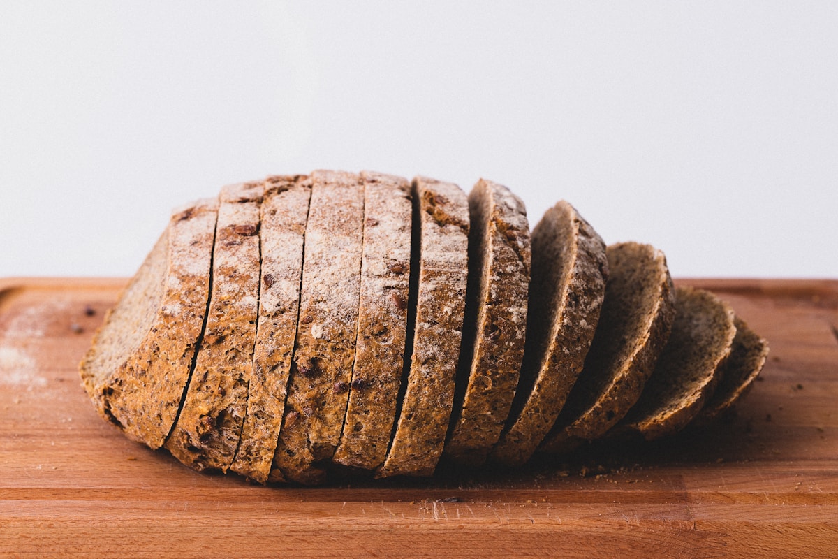 Frisches Tagesbrot und Kaffeebohnen zum Mitnehmen
